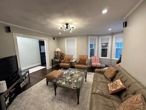 132 George St, Unit 1 in Medford, MA - Building Photo - Building Photo