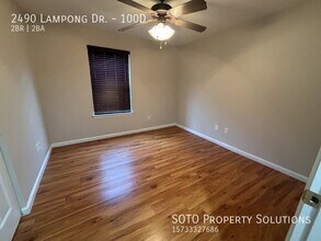 2490 Lampong Dr in St. Louis, MO - Building Photo - Building Photo
