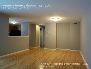 98 Henry Law Ave in Dover, NH - Building Photo - Building Photo