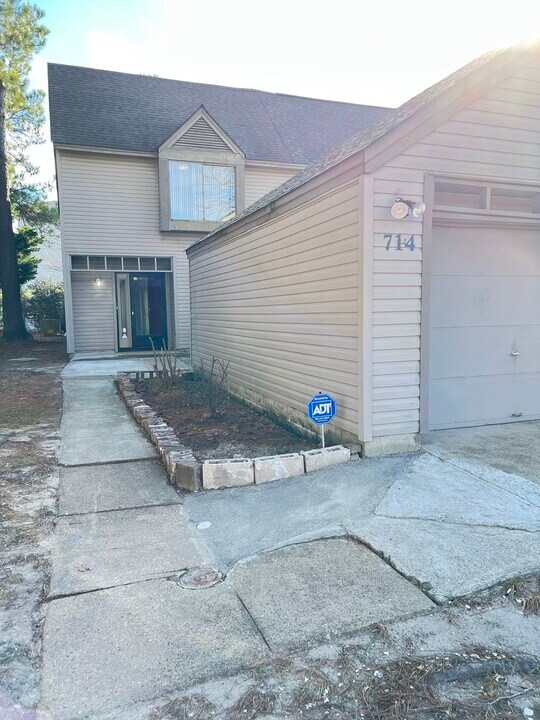 714 Chaseway St in Virginia Beach, VA - Building Photo