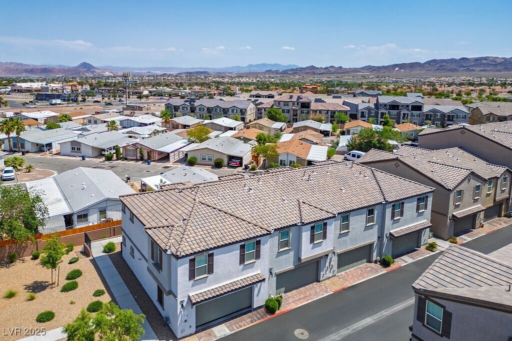 611 Sedum Ave. in Henderson, NV - Building Photo
