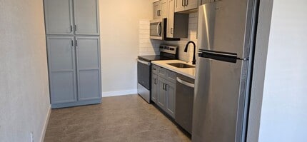 1100 N California St in Chandler, AZ - Building Photo - Building Photo