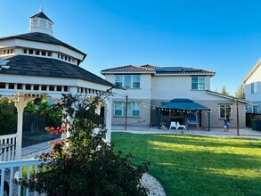 486 Glenbrook Dr in Tracy, CA - Building Photo - Building Photo