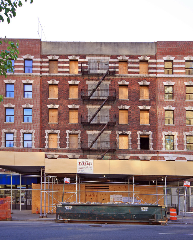 2427 Apartments in New York, NY - Foto de edificio - Building Photo