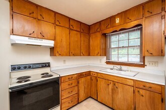 404 E Foster Rd in Iowa City, IA - Building Photo - Building Photo