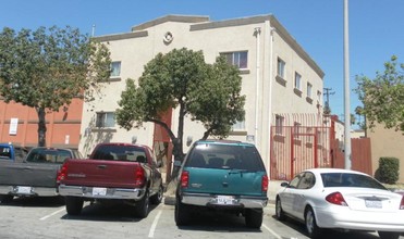 1640-1646 Locust Ave in Long Beach, CA - Building Photo - Building Photo