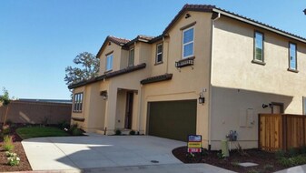880 Willow Bridge Dr in Folsom, CA - Building Photo