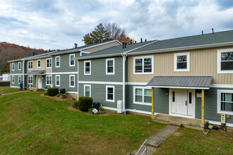 Southmoor Hills in South Charleston, WV - Building Photo - Building Photo