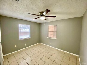 9 S McColl Rd in Edinburg, TX - Building Photo - Building Photo