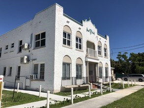 3237 SW 4th St in Miami, FL - Foto de edificio - Building Photo