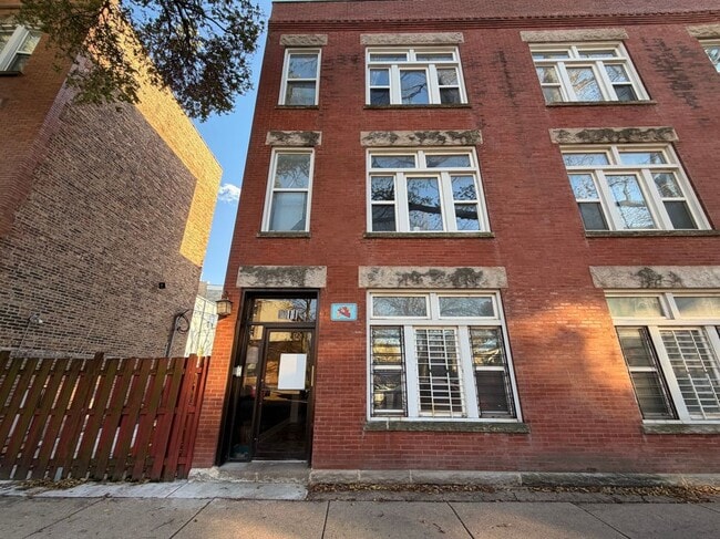 property at 3211 W Le Moyne St