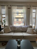 719 Oakdale W Ave, Unit ONE BED PLUS DEN-OFFICE in Chicago, IL - Building Photo