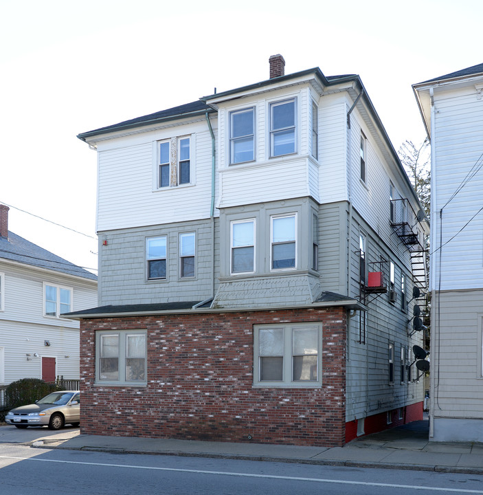 1344 Plainfield St in Johnston, RI - Building Photo