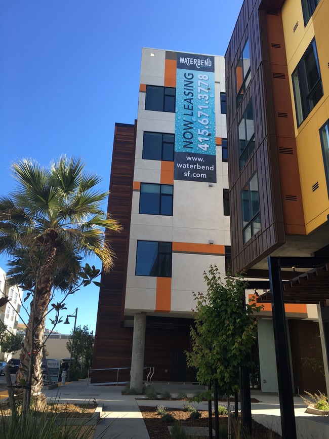 Waterbend Apartments in San Francisco, CA - Foto de edificio - Building Photo