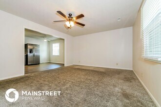 303 E 11th St in Kearney, MO - Building Photo - Building Photo