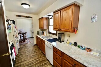 716 St Johns Dr in Delafield, WI - Building Photo - Building Photo