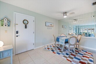 634 Bird Bay Dr E, Unit 103 in Venice, FL - Building Photo - Building Photo