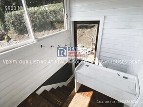 9900 NW Hoge Ave in Portland, OR - Building Photo - Building Photo