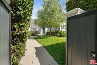 234 N Ridgewood Pl in Los Angeles, CA - Building Photo - Building Photo