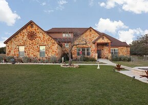 103 Rio Grande Dr in Blanco, TX - Building Photo