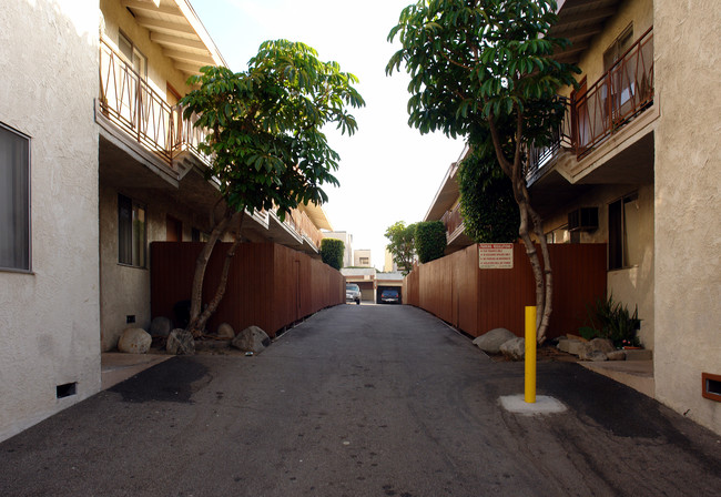 837 W Beach Ave in Inglewood, CA - Building Photo - Building Photo