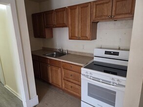 19 1/2 Lunenburg St, Unit 7 in Fitchburg, MA - Foto de edificio - Building Photo