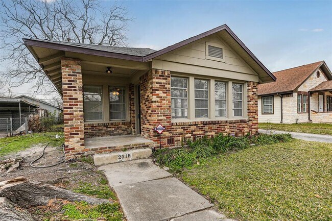 2616 Oakcliff St photo'
