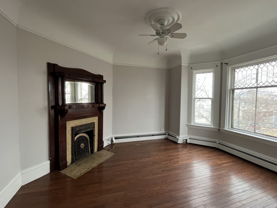 124 Broad St in Saint John, NB - Building Photo