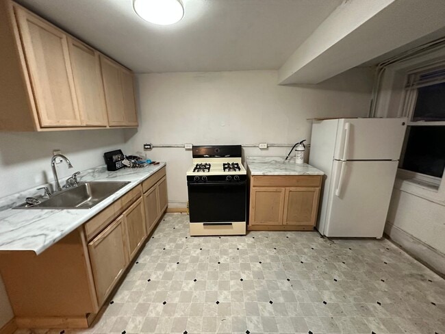 2500 W Fond du Lac Ave in Milwaukee, WI - Building Photo - Building Photo