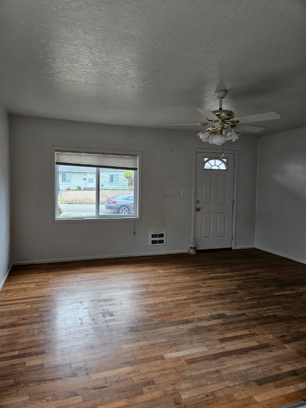 824 Arago Ave in Coos Bay, OR - Building Photo - Building Photo