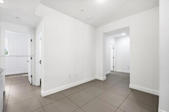 541 NW 33rd St, Unit 1 in Miami, FL - Building Photo - Building Photo