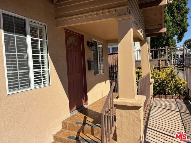 319 N Coronado St in Los Angeles, CA - Building Photo - Building Photo