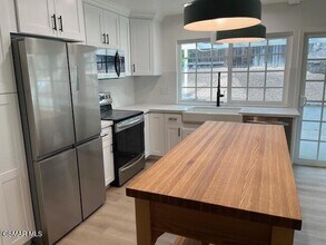 2040 Shady Brook Dr in Thousand Oaks, CA - Building Photo - Building Photo
