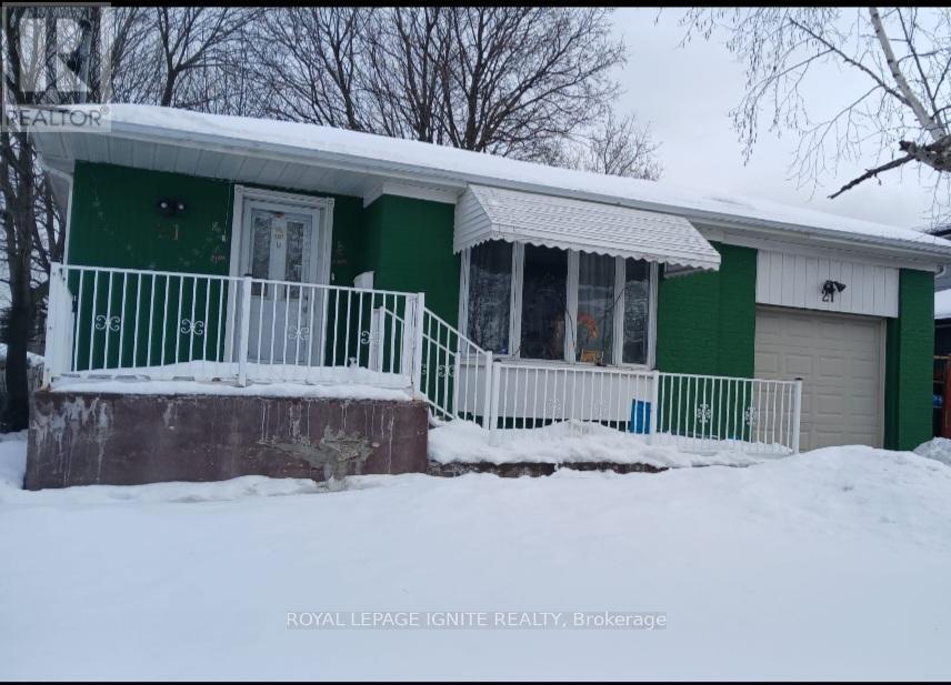 21 Humheller Rd in Toronto, ON - Building Photo