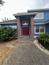 8837 NE 149th Pl in Kenmore, WA - Building Photo - Building Photo