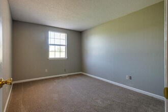 1301 Neelys Bend Rd in Nashville, TN - Building Photo - Building Photo