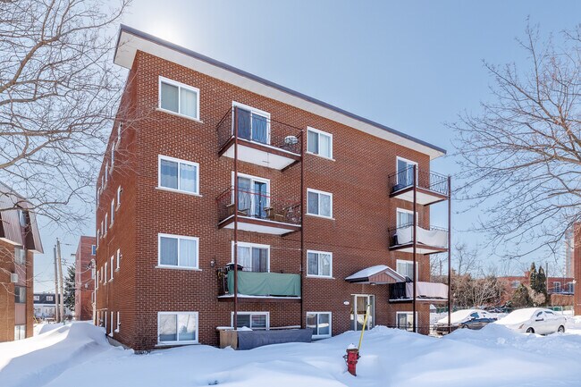 674 Du Trait-Carré Ch in Laval, QC - Building Photo - Building Photo