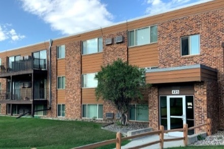 Robbinsdale Heights 1 in Rapid City, SD - Building Photo