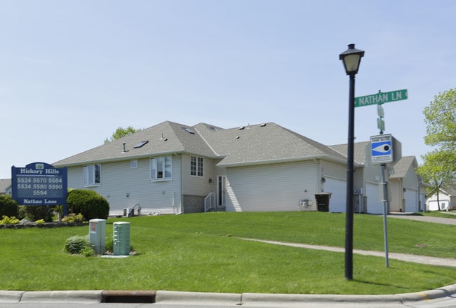 Hickory Hills Villas in Plymouth, MN - Foto de edificio - Building Photo