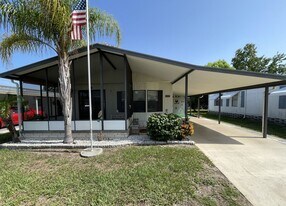 6737 Elderberry Dr in New Port Richey, FL - Building Photo