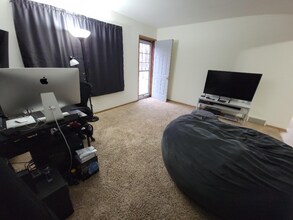 1117 S 86th St-Unit -1115 s. 86th street in West Allis, WI - Building Photo - Building Photo