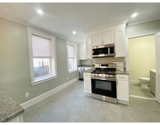 131 Orleans St in Boston, MA - Building Photo