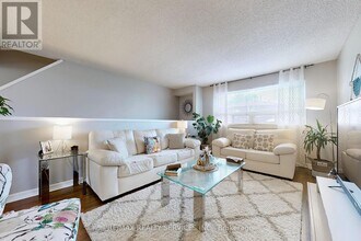 321 Blackthorn St in Oshawa, ON - Building Photo - Building Photo