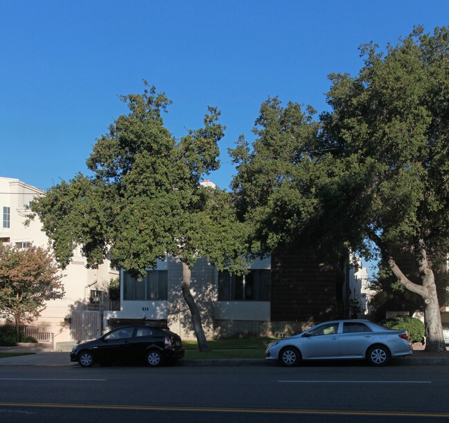 615 E Olive Ave in Burbank, CA - Building Photo - Building Photo