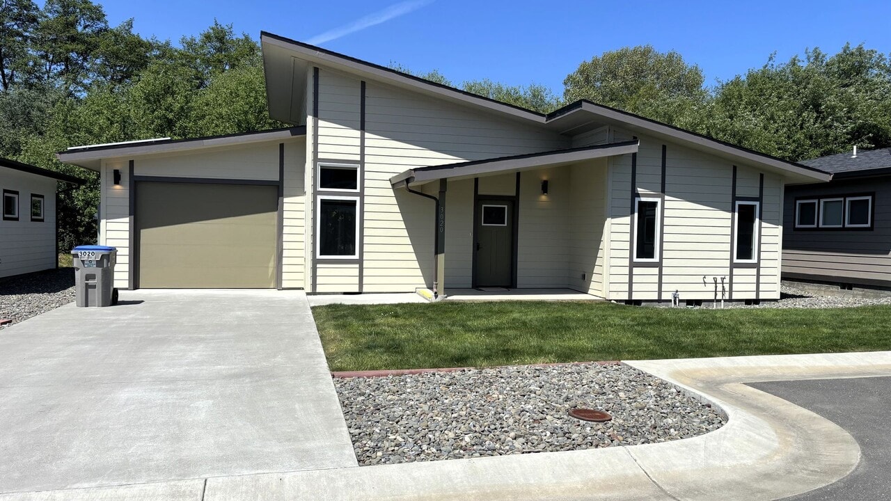 3020 Nellie Wy in Fortuna, CA - Building Photo