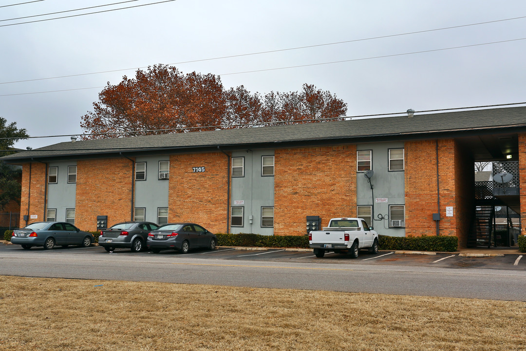 The Meadows Apartments in Oklahoma City, OK - Building Photo