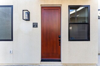 2430 E 7th St in Long Beach, CA - Building Photo - Building Photo