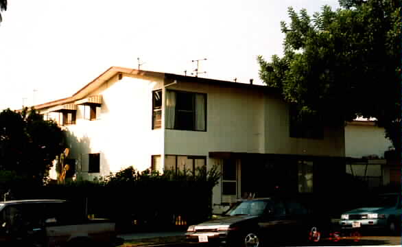 2157 Pine Ave in Long Beach, CA - Foto de edificio - Building Photo