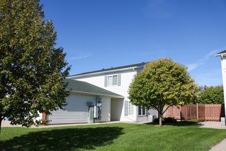 White Willows in West Fargo, ND - Building Photo - Building Photo