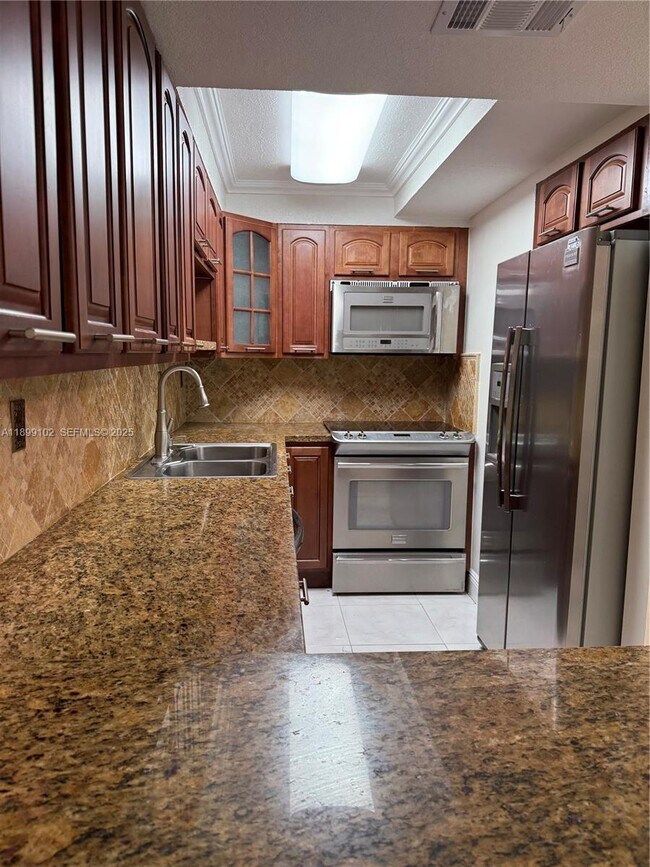 14362 SW 96th Ln in Miami, FL - Building Photo - Building Photo